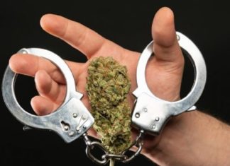 Ganja case accused beats up SI
