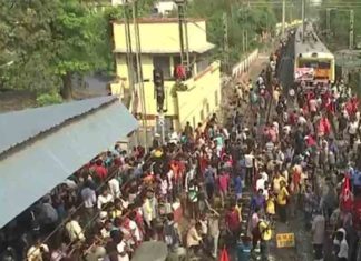 National strike; Rail tracks blocked in Bengal, empty streets in Kerala on day 1