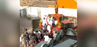 Nitish-Kumar-attacked-during-a-function-in-his-hometown