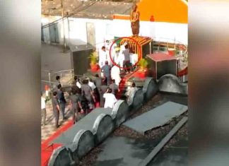 Nitish-Kumar-attacked-during-a-function-in-his-hometown