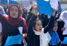 Schools should be open; Girls protest against Taliban in Afghanistan