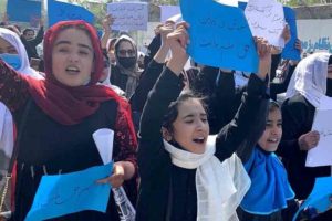 Schools should be open; Girls protest against Taliban in Afghanistan