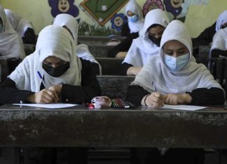 താലിബാൻ വിലക്കിൽ ഇളവ്; ആയിരക്കണക്കിന് വിദ്യാർഥിനികൾ തിരികെ സ്കൂളിലേക്ക്