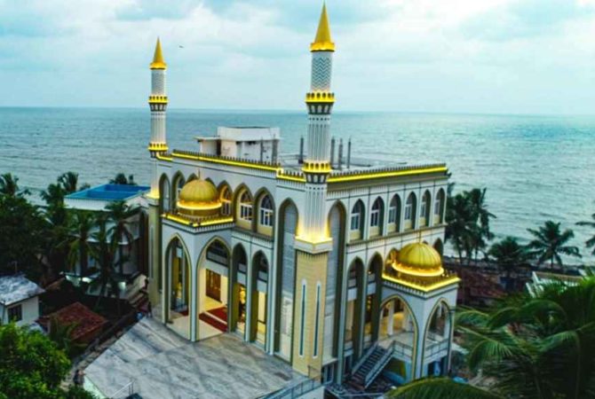 Corniche masjid with Space observation facility