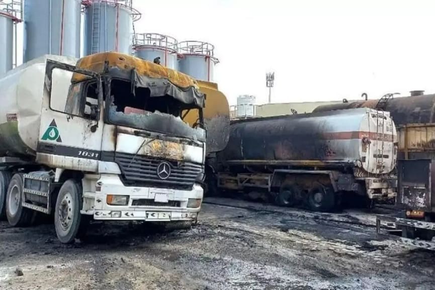 Ten Trucks Destroyed Due To Fire In UAE Ten Trucks Destroyed Due To Fire In UAE