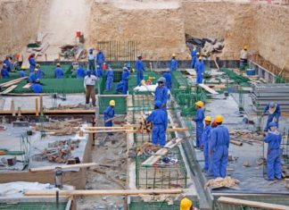 തൊഴിലാളികളുടെ ചികിൽസാ ചിലവുകൾ തൊഴിലുടമകൾ വഹിക്കണം; യുഎഇ Labourers Treatment Costs Must Pay By The Employer