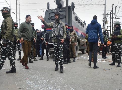 ഗ്രനേഡ് ആക്രമണം; ശ്രീനഗറിൽ ഒരാൾ കൊല്ലപ്പെട്ടു, നിരവധി പേർക്ക് പരിക്ക് Grenade Attack In Srinagar ANd One Were Killed