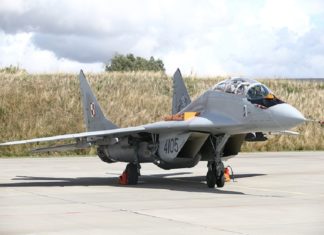 യുക്രൈന് യുദ്ധ വിമാനങ്ങൾ നൽകാൻ ഒരുങ്ങി പോളണ്ടും, യുഎസും poland-us