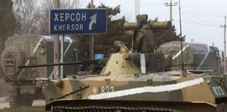 യുക്രൈൻ ജനതയും റഷ്യൻ സേനയും നേർക്കുനേർ; വെടിവെപ്പ് Ukrainian people and Russian army face to face; Shooting