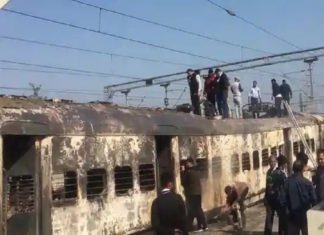 Fire Accident On Train And Passengers Push Train Away From Burning Engine