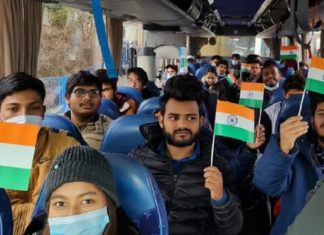 എംബസിയുടെ പ്രവർത്തനം കാര്യക്ഷമമല്ല; അതിർത്തി കടന്നത് സ്വന്തം നിലയ്ക്കെന്ന് വിദ്യാർഥികൾ indian students in ukraine said work of the embassy is inefficient