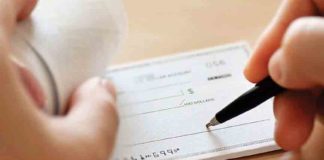 เดจเดฟเตผเดคเตเดคเดฟเดฏเดฟเดเตเด เดเตเดชเตเดชเดฟเตฝ เดจเดฟเดจเตเดจเต เดเดชเตเดชเดฟเดเตเด เดเตเดเตเดเต เดคเดเตเดเดฟเดฏเตเดเตเดคเตเดคเต เดชเดฃเด เดคเดเตเดเดฟ; เดฐเดฃเตเดเต เดชเตเตผ เด
เดฑเดธเตโเดฑเตเดฑเดฟเตฝ Snatched a signed check from a parked jeep and stole money; Two arrested