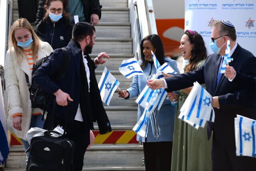 Israel Welcomes Immigrated Ukrainian Jews Israel Welcomes Immigrated Ukrainian Jews