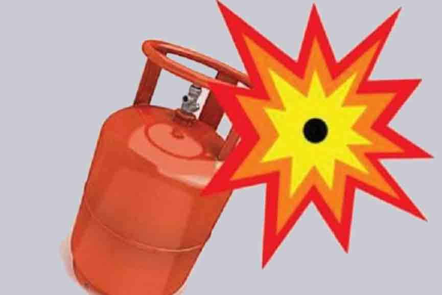 Gas-Cylinder The cooking gas cylinder in front of the house exploded