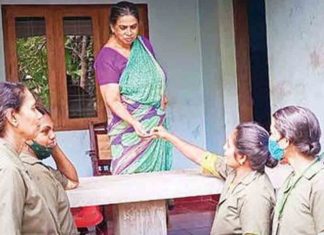 വീണുകിട്ടിയ രണ്ട് സ്വർണമോതിരം തിരികെ നൽകി ഹരിതകർമ സേനാംഗങ്ങൾ Haritha Karma troops return two gold rings that fell off