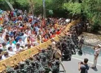 Fuel tax should be reduced; BJP strike in front of Kejriwal's residence