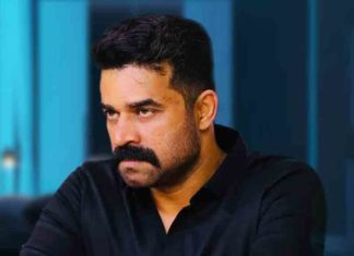 വിജയ് ബാബുവിന്റെ മുൻകൂർ ജാമ്യാപേക്ഷ പരിഗണിക്കുന്നത് തിങ്കളാഴ്ചത്തേക്ക് മാറ്റി The court asked to Vijay Babu to produce the return ticket