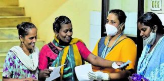 റോഡരികില് പ്രസവിച്ച യുവതിക്ക് കരുതലായവരെ അഭിനന്ദിച്ച് മന്ത്രി