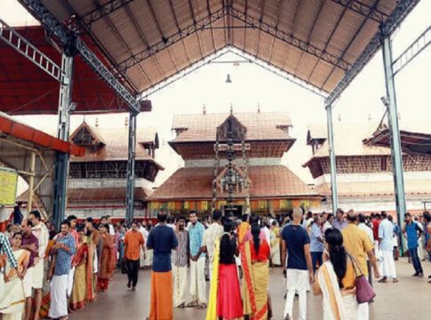 വിഷുക്കണി ദർശനം; ഗുരുവായൂർ ക്ഷേത്രത്തിൽ വൻ ഭക്തജന തിരക്ക്