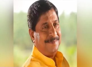 Actor Sreenivasan Out From Ventilator And Shows Improvements