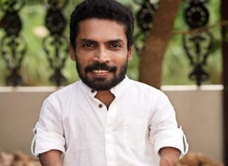 ഗിന്നസ് പക്രു സഞ്ചരിച്ച കാർ ലോറിയുമായി കൂട്ടിയിടിച്ചു; അപകടം guinnes pakru met with an accident thiruvalla