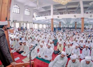 കാഴ്ച പരിമിതിയെ അതിജീവിച്ച് ‘ഹാഫിള് ശബീര് അലി’ മഅ്ദിനിൽ ഖുത്വുബക്ക് നേതൃത്വം നല്കി Hafiz Shabeer Ali's jummah khutbah at Ma'din grand masjid