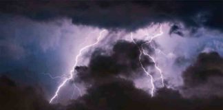 Strong winds and rain; 10 people were struck by lightning