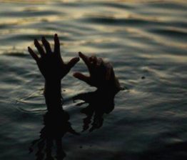 കുറ്റ്യാടി പുഴയിൽ ഒഴുക്കിൽപ്പെട്ട് യുവതി മരിച്ചു; കുട്ടിക്കായി തിരച്ചിൽ Drowned To Death in Kerala