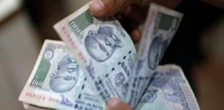 ടിക്കറ്റ് കൗണ്ടറിൽ നിന്ന് മോഷണം; റെയിൽവേ ജീവനക്കാരൻ ക്യാമറയിൽ കുടുങ്ങി Theft from the ticket counter, a railway employee caught on camera