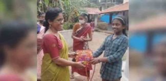 അധ്യാപികയുടെ കളഞ്ഞുപോയ ബാഗ് തിരിച്ചു നൽകി 8 വയസുകാരി മാതൃകയായി The 8-year-old returned the teacher's lost bag