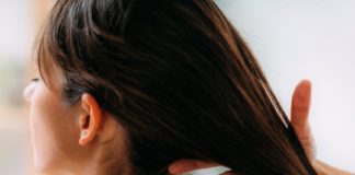 മുടി കൊഴിച്ചിലും താരനും അകറ്റാൻ ഇതാ രണ്ട് ഹെയർ പാക്കുകൾ