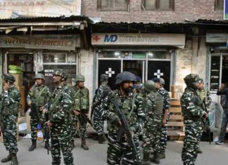 Police officer shot dead by militants in Srinagar; Daughter injured