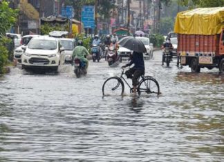 കനത്ത മഴയിൽ മുങ്ങി ഡെൽഹി; നാലുമരണം, വിമാനങ്ങൾ വഴിതിരിച്ചു വിട്ടു Heavy Rain