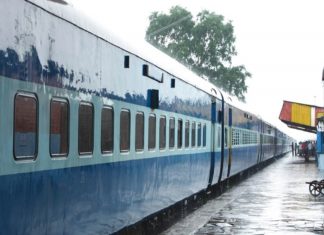 Kannur- Alappuzha Executive Express derails; No casualty