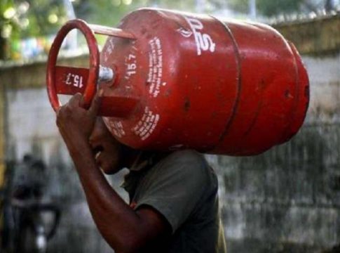 രാജ്യത്ത് വാണിജ്യ എൽപിജി സിലിണ്ടറുകളുടെ വില കുറച്ചു LPG Price Hike Again And 3.50 Rupee Increased