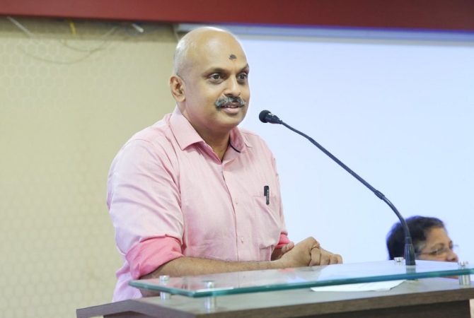 എസ് ശ്രീജിത്തിനെതിരായ വിജിലൻസ് അന്വേഷണം; ആഭ്യന്തര വകുപ്പ് സെക്രട്ടറി നേരിട്ട് ഹാജരാകണം Petition Against The Transfer Of S Sreejith In High Court