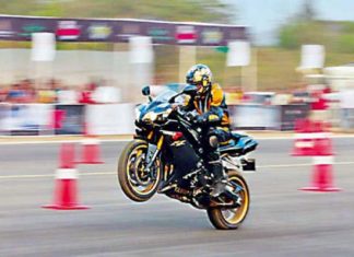Kerala Police Introduce Whatsapp Numbers To Report The Races In Road
