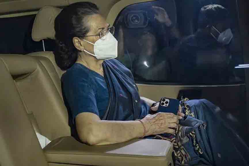 Sonia-Gandhi Sonia Gandhi leaves hospital