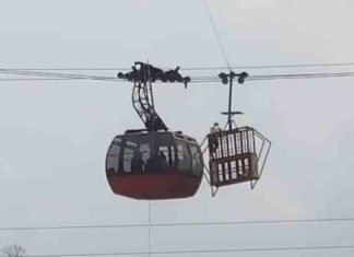 tourists stranded mid-air in cable car due to technical snag