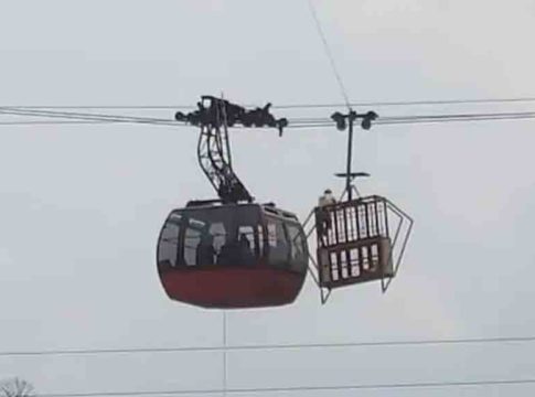 tourists stranded mid-air in cable car due to technical snag