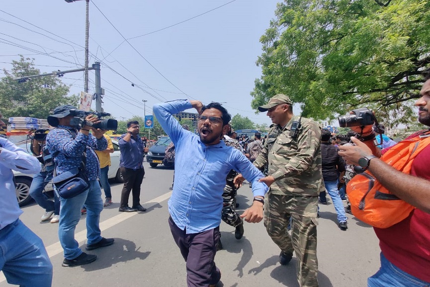 agneepath protest Draft notification today; Candidates protest against Bharat Bandh