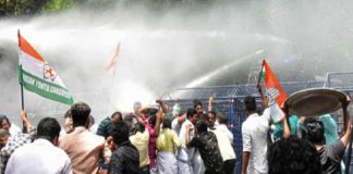 Four Were Arrested For The Protest Against CM Pinarayi Vijayan