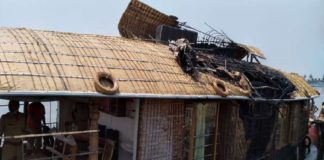houseboat sank in Alappuzha