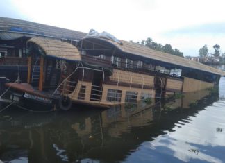 Houseboat Sinks In Alappuzha And One Were Missing