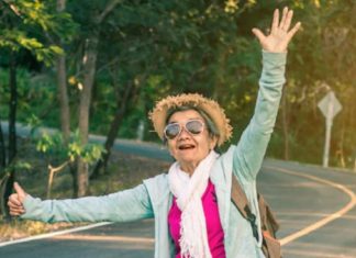 എന്താ..ല്ലേ! ചില്ലിക്കാശ് ചെലവില്ലാതെ ഇംഗ്ളണ്ടിൽ കറങ്ങി 75കാരി UK Woman Travels 3,500 Km Using Just Her Free Bus Pass