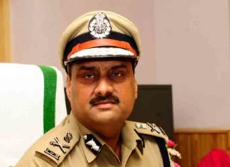 ജ്വല്ലറി ഉടമയെ ഭീഷണിപ്പെടുത്തി സ്വർണം കെെക്കലാക്കി; ഡിജിപിക്ക് എതിരെ കേസെടുക്കാൻ ശുപാർശ threatened the jewellery owner and stole the gold; Recommend case against DGP
