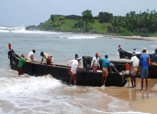 Strong Wind Alert And Fishermen Should Not Go Out To Sea