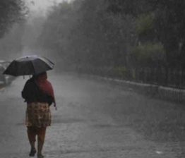 ഇന്നും തീവ്ര മഴ, ഇടിമിന്നലിനും സാധ്യത; മൂന്ന് ജില്ലകളിൽ റെഡ് അലർട് Rain