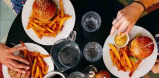 ഹോട്ടലുകളിൽ സർവീസ് ചാർജ് ഈടാക്കുന്നതിന് വിലക്ക് Ban on levying service charges in hotels