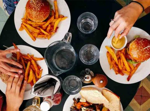 ഹോട്ടലുകളിൽ സർവീസ് ചാർജ് ഈടാക്കുന്നതിന് വിലക്ക് Ban on levying service charges in hotels